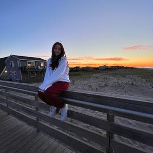 Meet your Posher, Adina